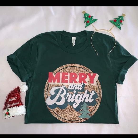 Merry and Bright Christmas Holiday Tshirt Forest Green NEW Unisex - Picture 1 of 3